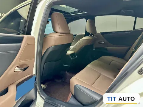 2021 Lexus ES 6