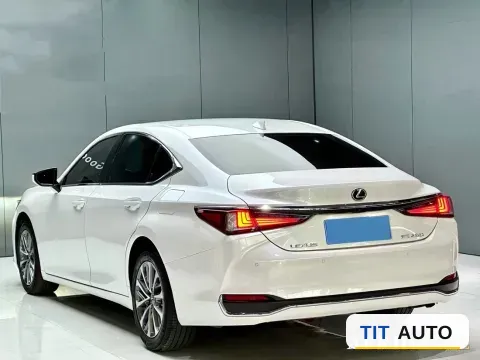2021 Lexus ES 7