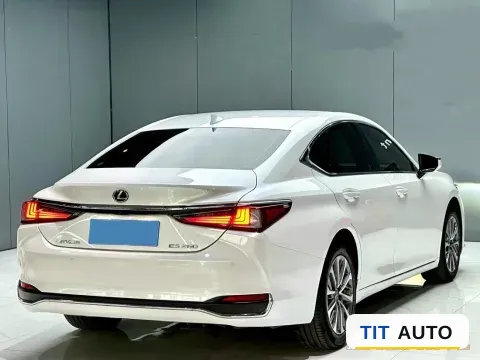 2021 Lexus ES 9