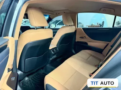 2021 Lexus ES 5