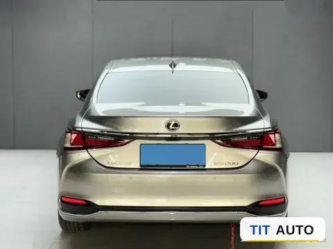 2021 Lexus ES 7