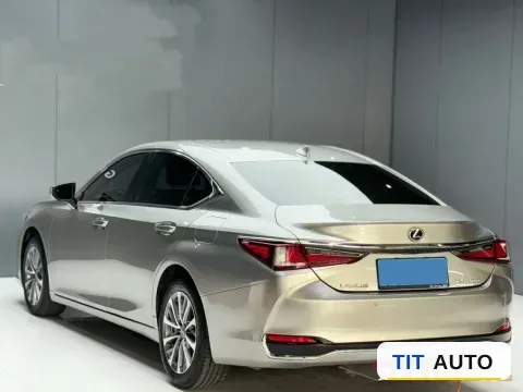 2021 Lexus ES 8