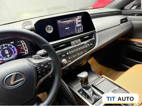 2021 Lexus ES 9
