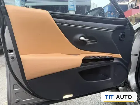 2023 Lexus ES 6