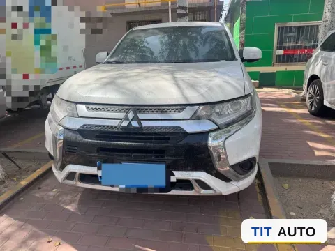 2021 Mitsubishi Outlander 2