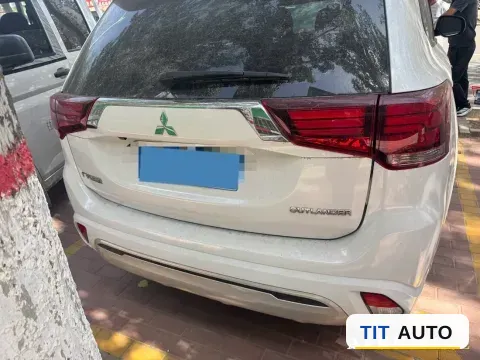 2021 Mitsubishi Outlander 7