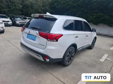 2020 Mitsubishi Outlander 6