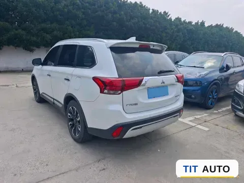 2020 Mitsubishi Outlander 7