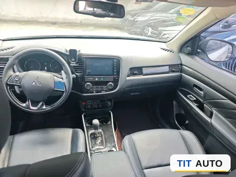 2020 Mitsubishi Outlander 8