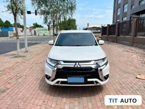 2021 Mitsubishi Outlander 2