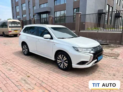 2021 Mitsubishi Outlander 3