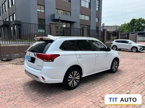 2021 Mitsubishi Outlander 4