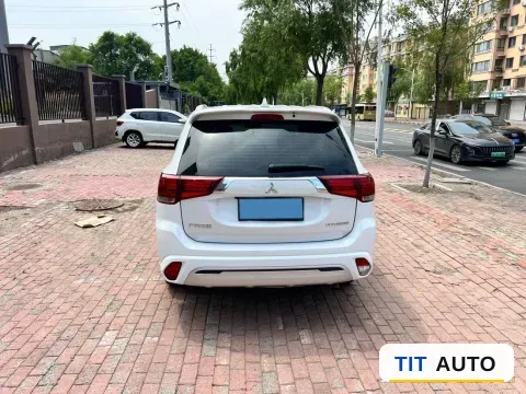 2021 Mitsubishi Outlander 5