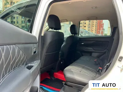 2021 Mitsubishi Outlander 8