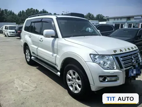 2016 Mitsubishi Pajero 2