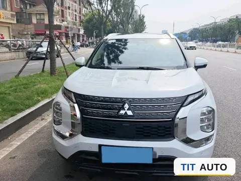 2023 Mitsubishi Outlander 2