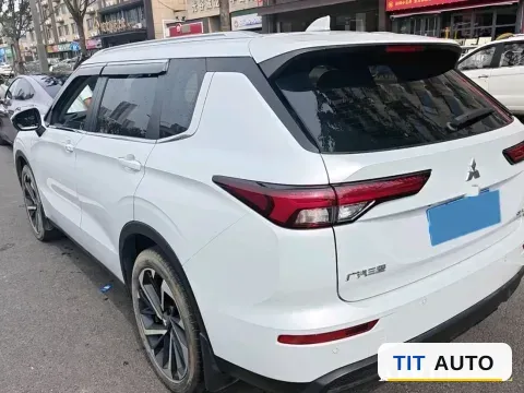 2023 Mitsubishi Outlander 3