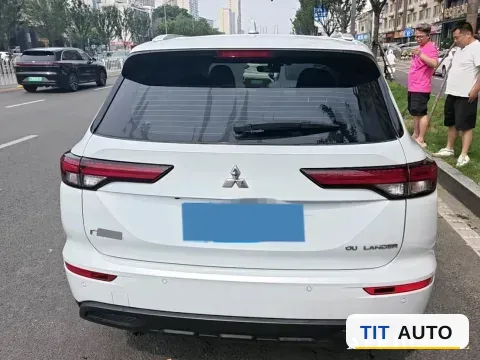 2023 Mitsubishi Outlander 4