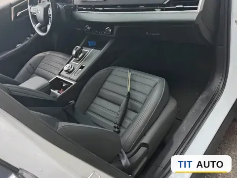 2023 Mitsubishi Outlander 5