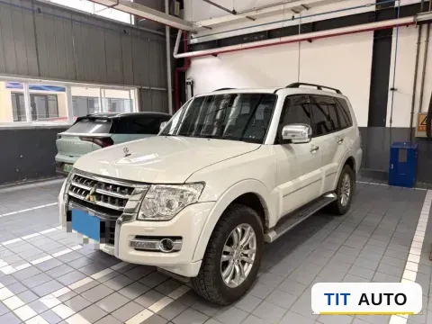 2018 Mitsubishi Pajero