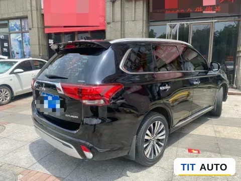 2021 Mitsubishi Outlander 2