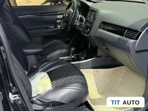2021 Mitsubishi Outlander 4