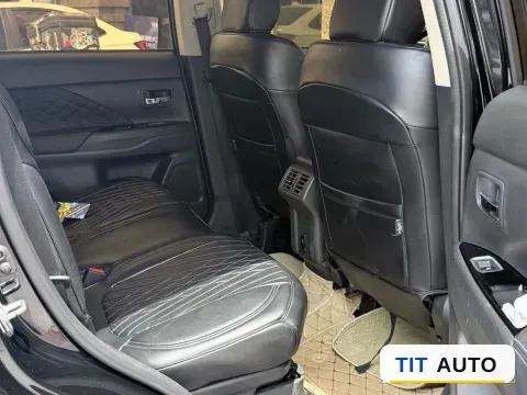2021 Mitsubishi Outlander 5