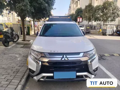 2019 Mitsubishi Outlander 4