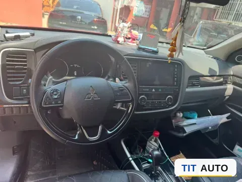 2020 Mitsubishi Outlander 4