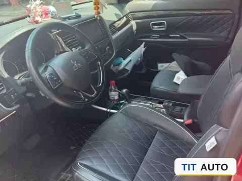 2020 Mitsubishi Outlander 5