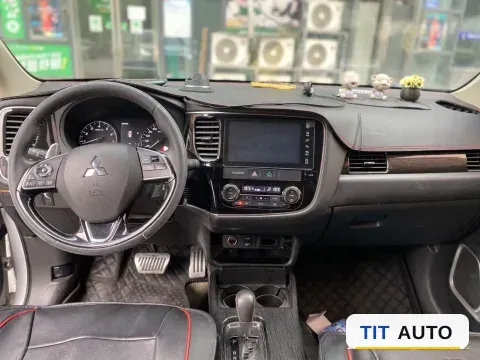 2019 Mitsubishi Outlander 4