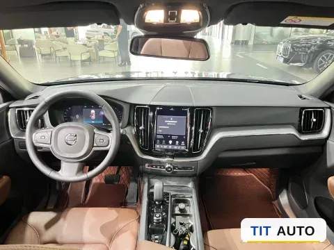 2025 Volvo XC60 5