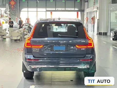 2025 Volvo XC60 8