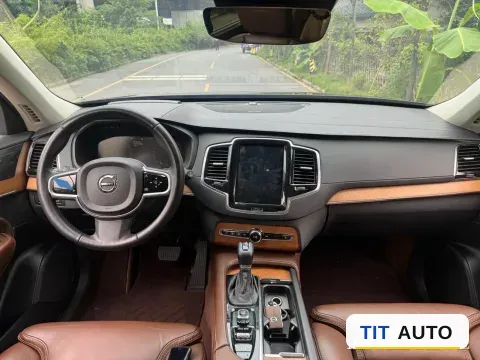 2019 Volvo XC90 4