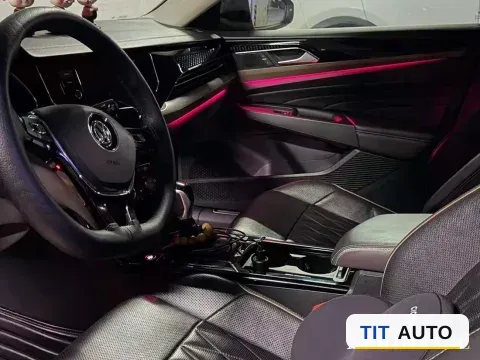 2019 Volvo V40 5