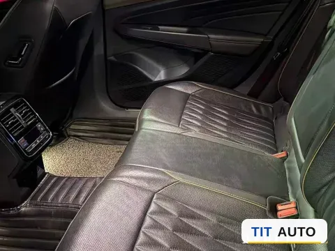 2019 Volvo V40 6
