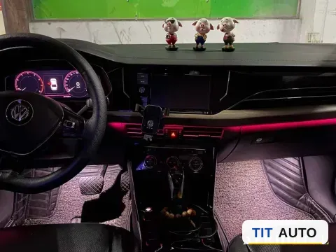 2019 Volvo V40 7