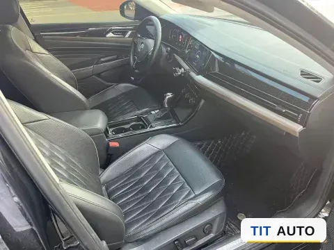 2019 Volvo V40 7
