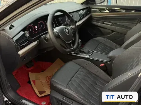 2019 Volvo V40 2