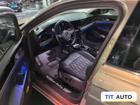 2019 Volvo V40 2