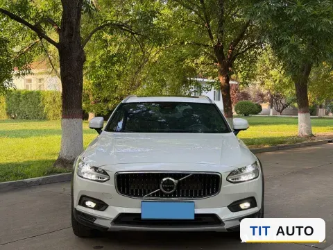 2023 Volvo V90 2