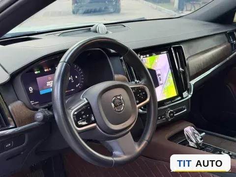 2023 Volvo V90 4