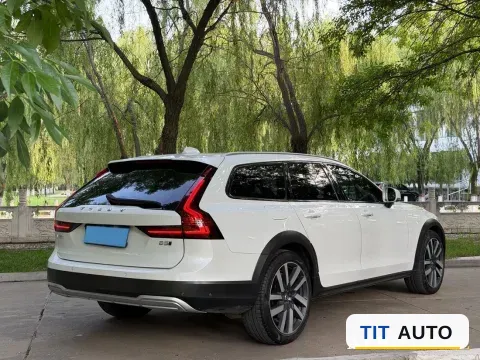 2023 Volvo V90 9
