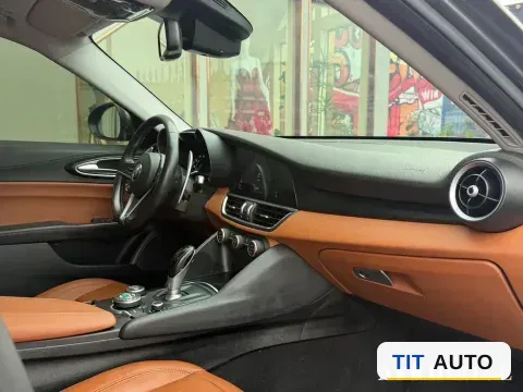 2017 Alfa Romeo Giulia 5
