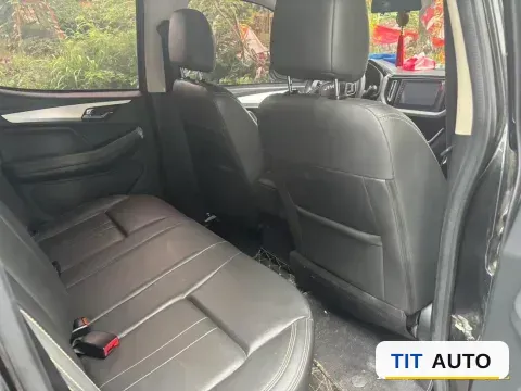 2024 Isuzu RE-MAX Jim 4