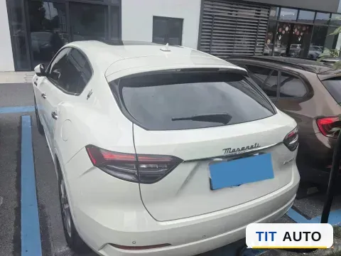 2022 Maserati Levante 2
