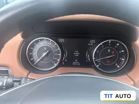 2022 Maserati Levante 5