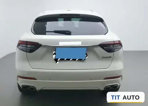 2022 Maserati Levante 3