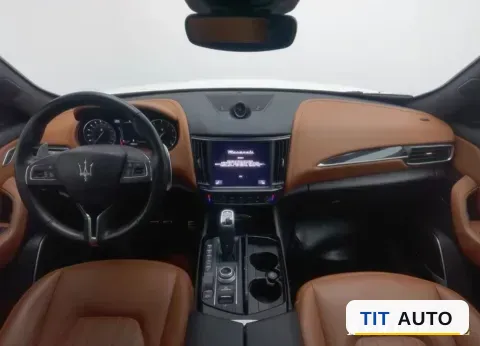 2022 Maserati Levante 4