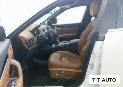2022 Maserati Levante 5